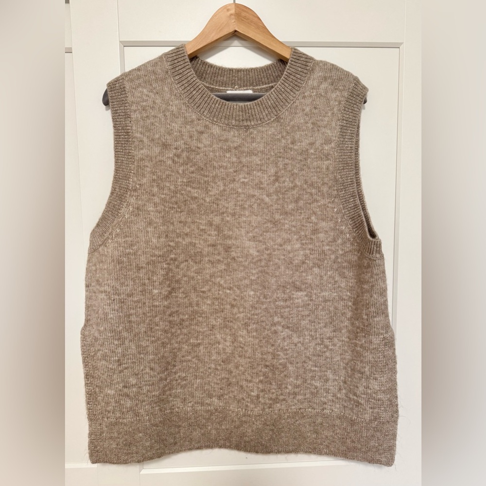 H&M Women's Sweater Vest in Taupe Melange - Size: S - NWT! - Picture 2 of 7